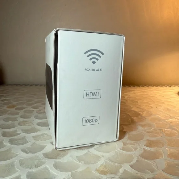 3rd Generation Apple TV - Picture 2 of 7